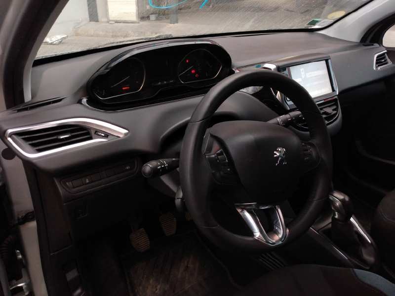 peugeot 208 del año 2012