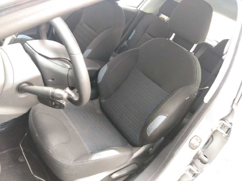peugeot 208 del año 2012
