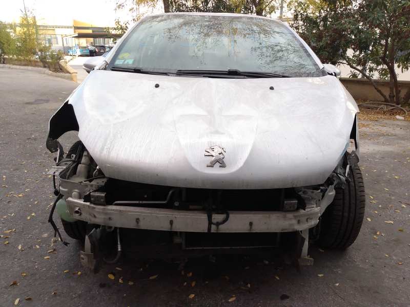 peugeot 208 del año 2012