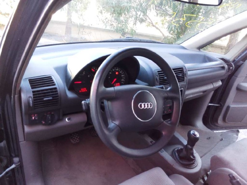 audi a2 (8z) del año 2001