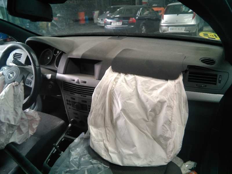 opel astra gtc del año 2010