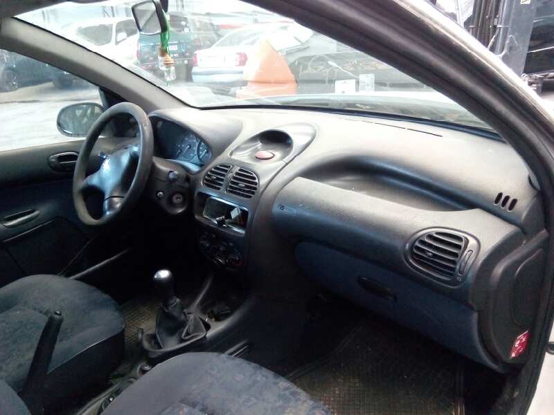 peugeot 206 4-trg. del año 2001