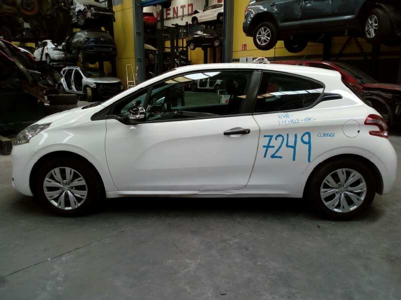 peugeot 208 del año 2012