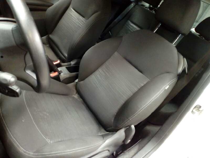 peugeot 208 del año 2012