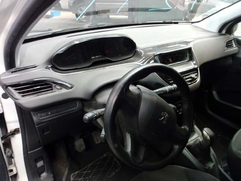 peugeot 208 del año 2012