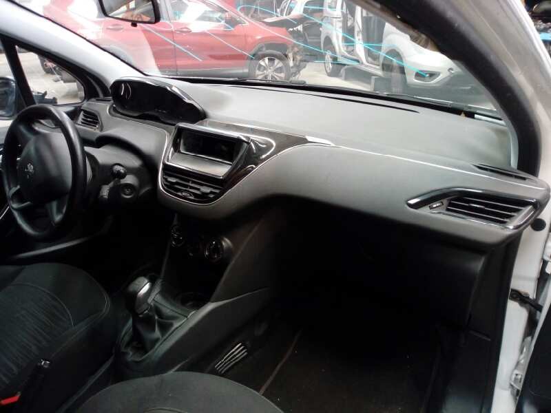 peugeot 208 del año 2012