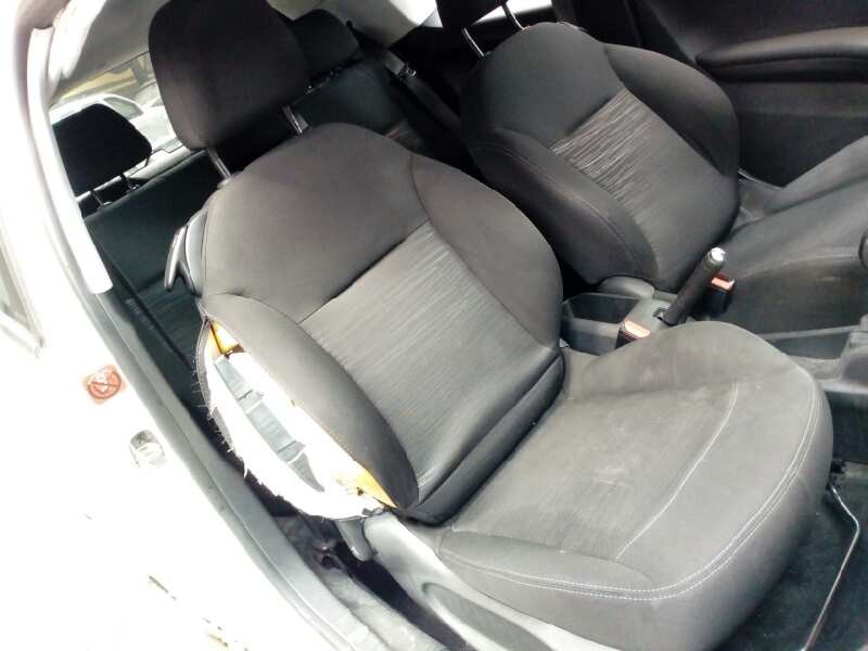 peugeot 208 del año 2012