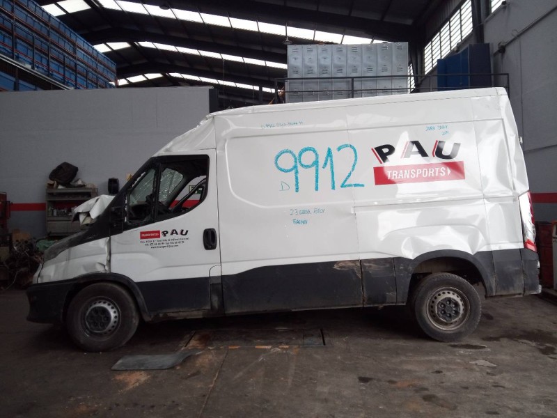 iveco daily furgón del año 2020