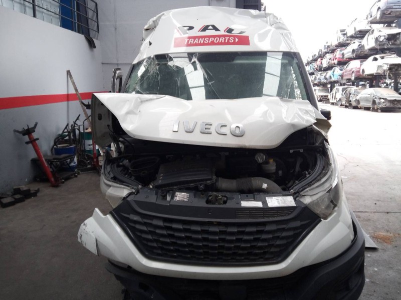 iveco daily furgón del año 2020