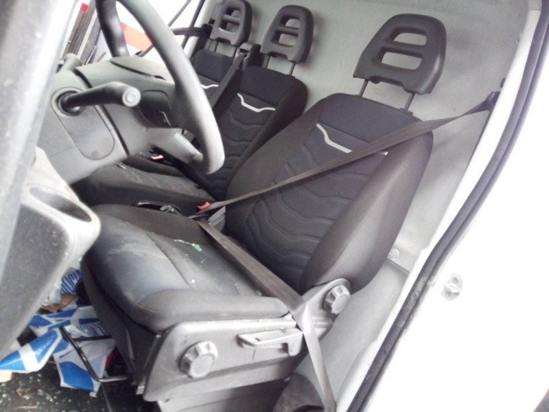 iveco daily furgón del año 2020