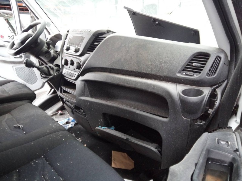 iveco daily furgón del año 2020