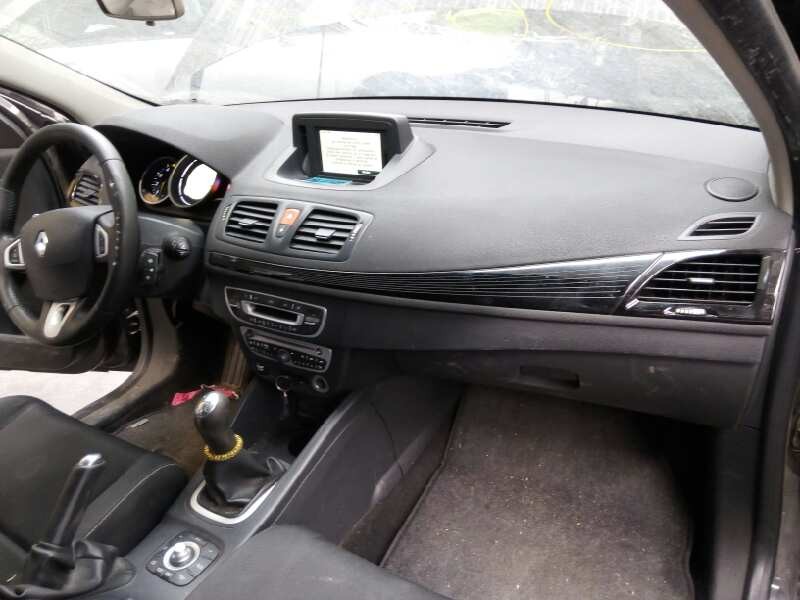renault megane iii berlina 5 p del año 2011