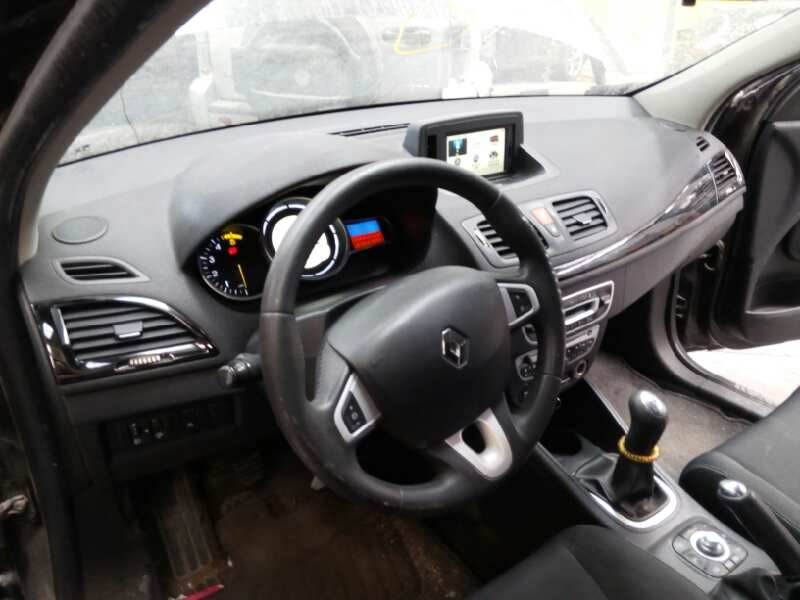 renault megane iii berlina 5 p del año 2011