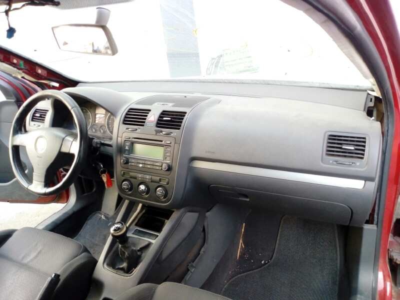 volkswagen golf v berlina (1k1) del año 2005