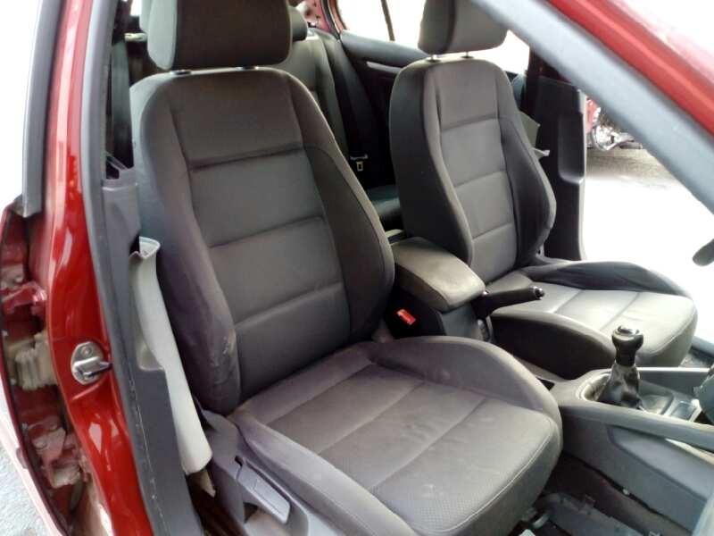 volkswagen golf v berlina (1k1) del año 2005