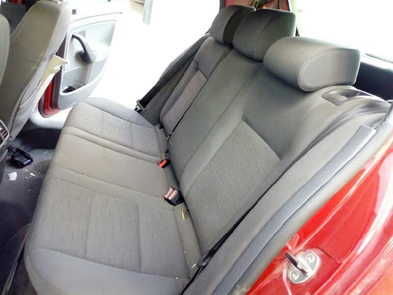 volkswagen golf v berlina (1k1) del año 2005