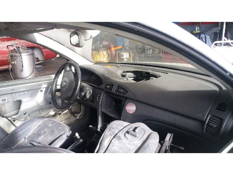 renault laguna ii grandtour (kg0) del año 2004