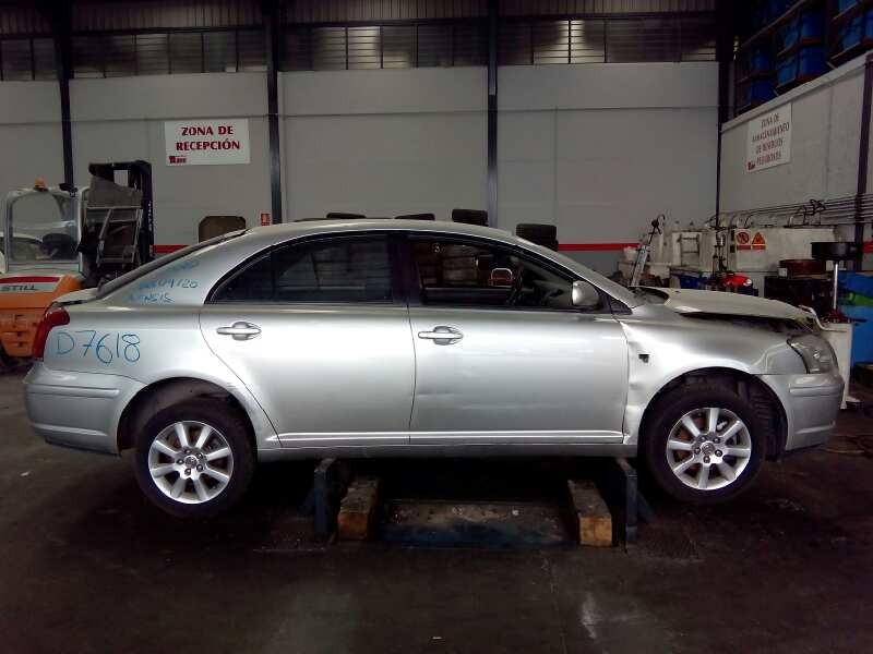 toyota avensis berlina (t25) del año 2006