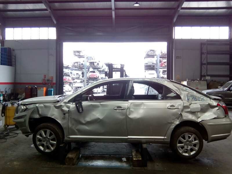 toyota avensis berlina (t25) del año 2006