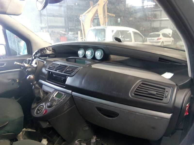 peugeot 807 del año 2003