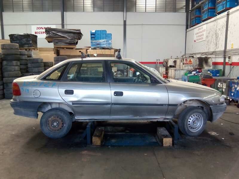 opel astra f berlina del año 1996