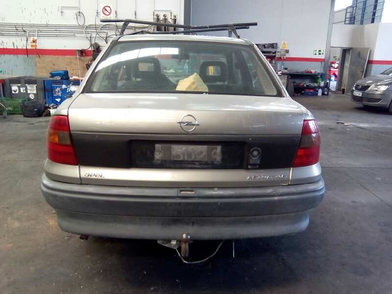 opel astra f berlina del año 1996