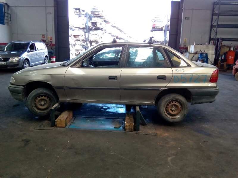opel astra f berlina del año 1996