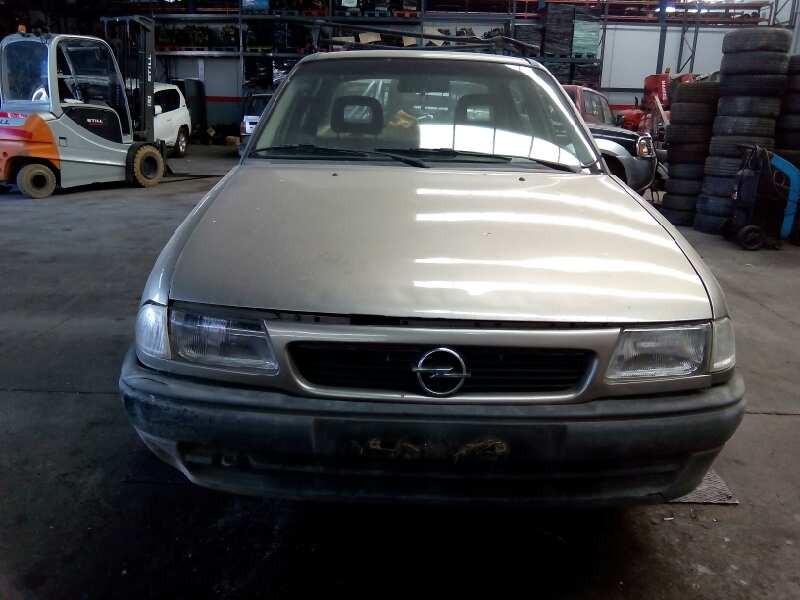 opel astra f berlina del año 1996