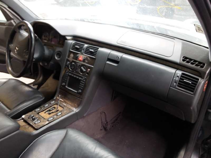 mercedes-benz clase e (w210) berlina diesel del año 2001