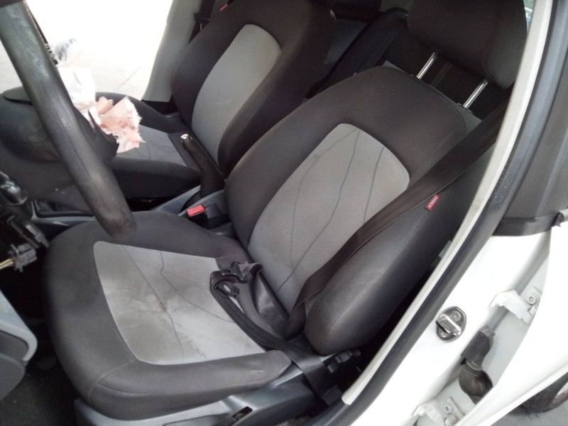 seat ibiza (6j5) del año 2013