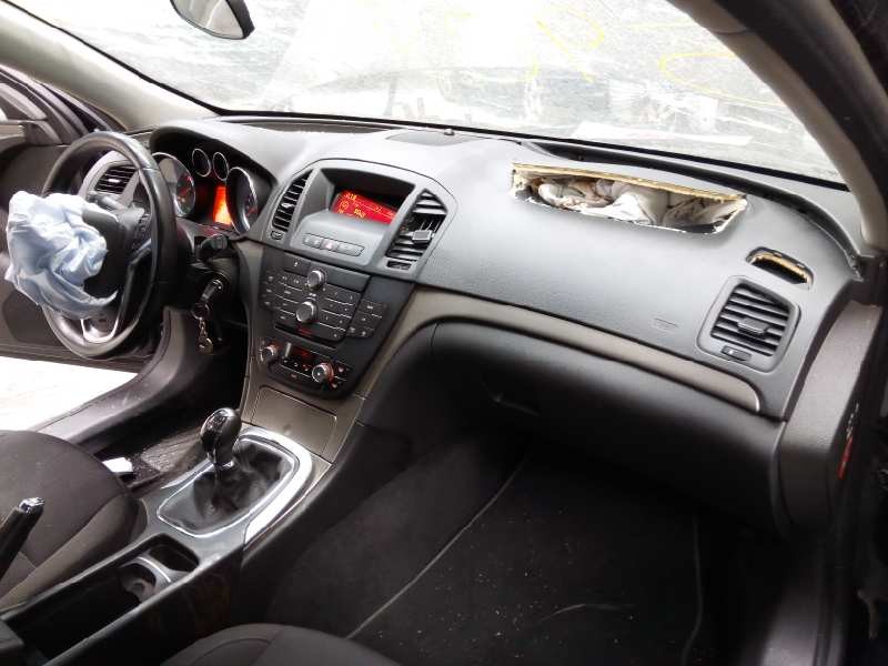 opel insignia berlina del año 2011