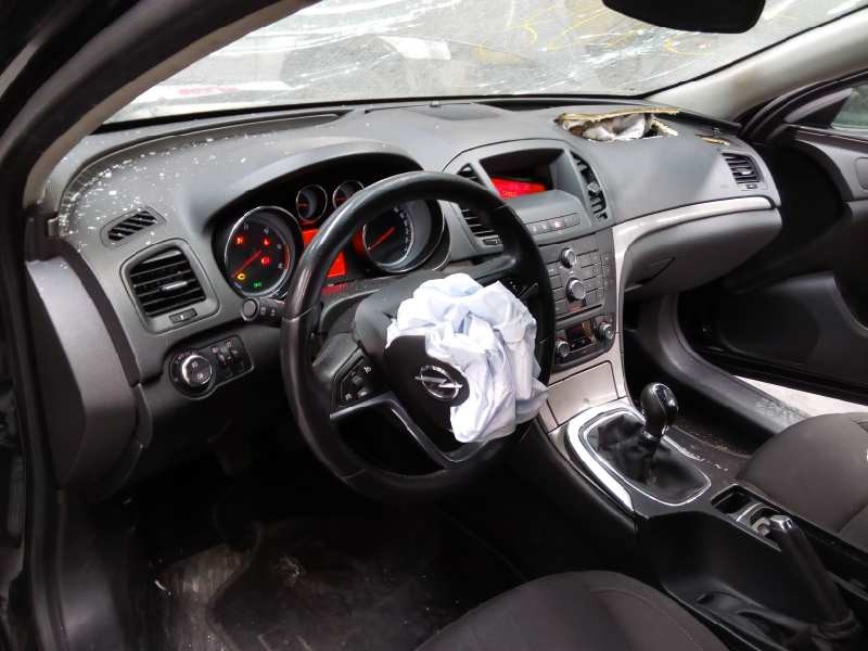 opel insignia berlina del año 2011