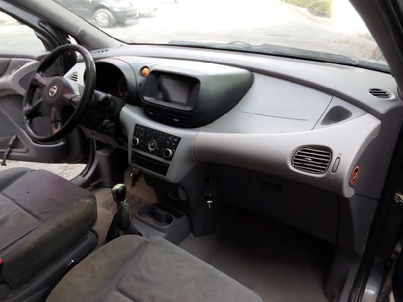 nissan almera tino (v10m) del año 2003