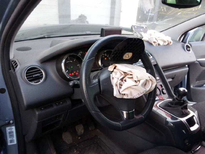 peugeot 5008 del año 2010