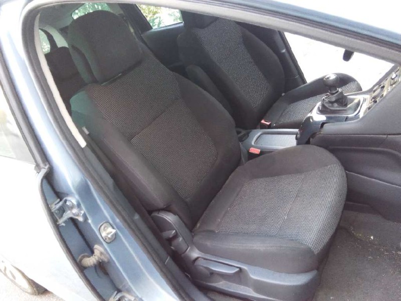 peugeot 5008 del año 2010