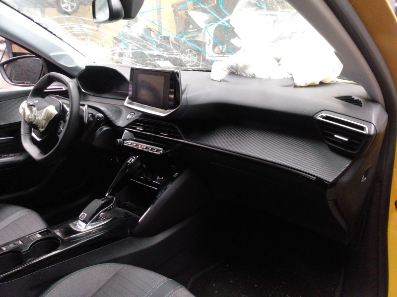 peugeot 208 (p2) del año 2020