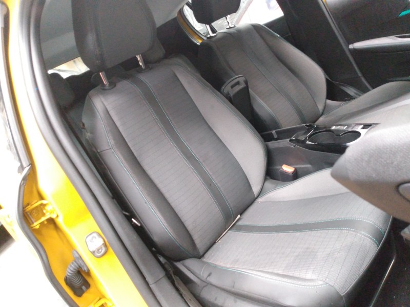 peugeot 208 (p2) del año 2020