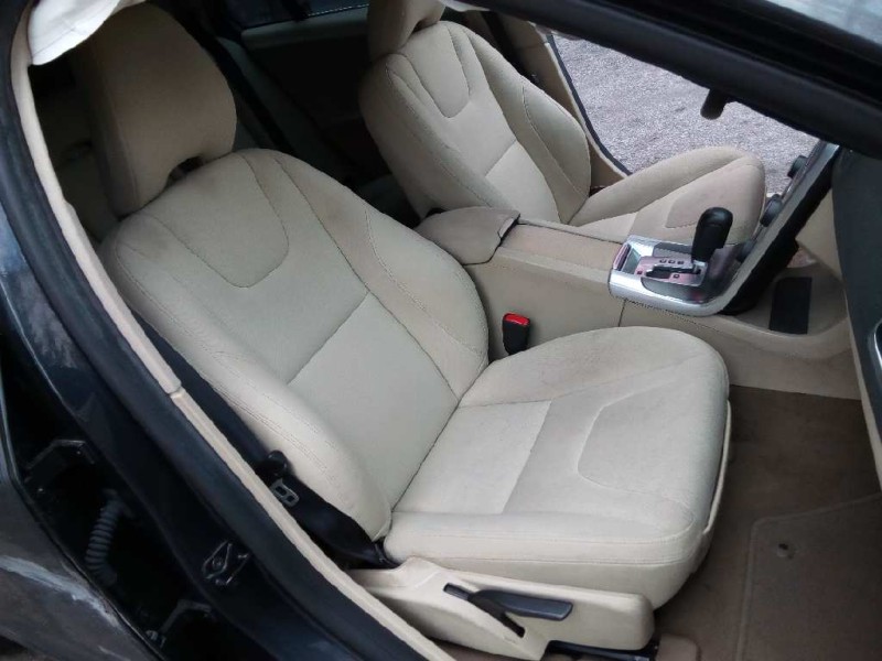 volvo v60 kombi del año 2011