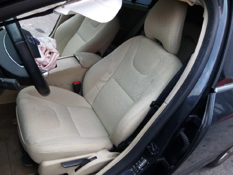 volvo v60 kombi del año 2011