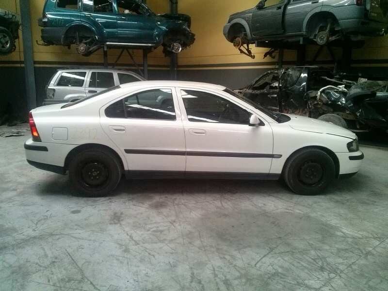 volvo s60 berlina del año 2001