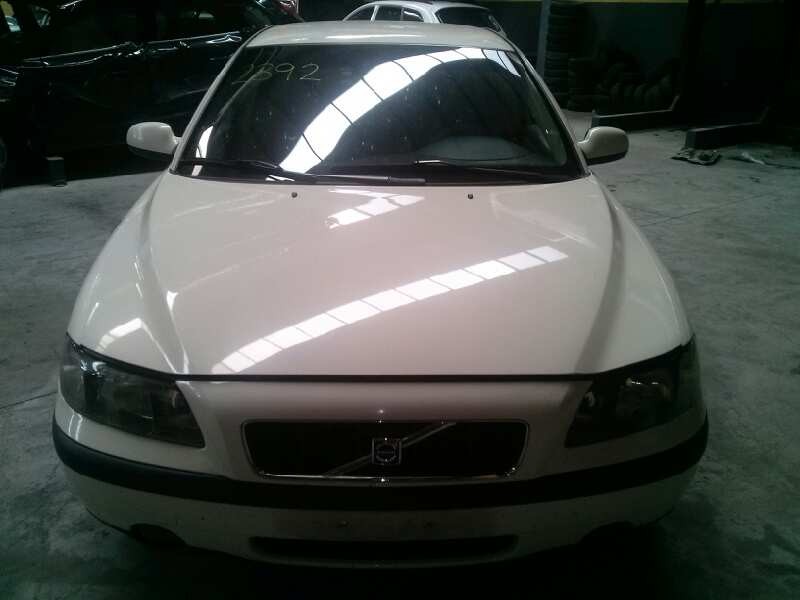 volvo s60 berlina del año 2001