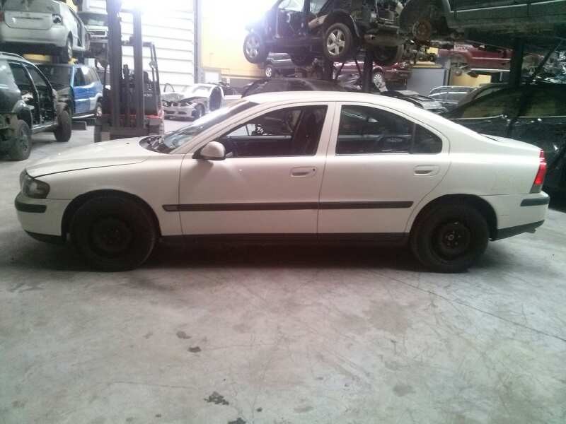 volvo s60 berlina del año 2001