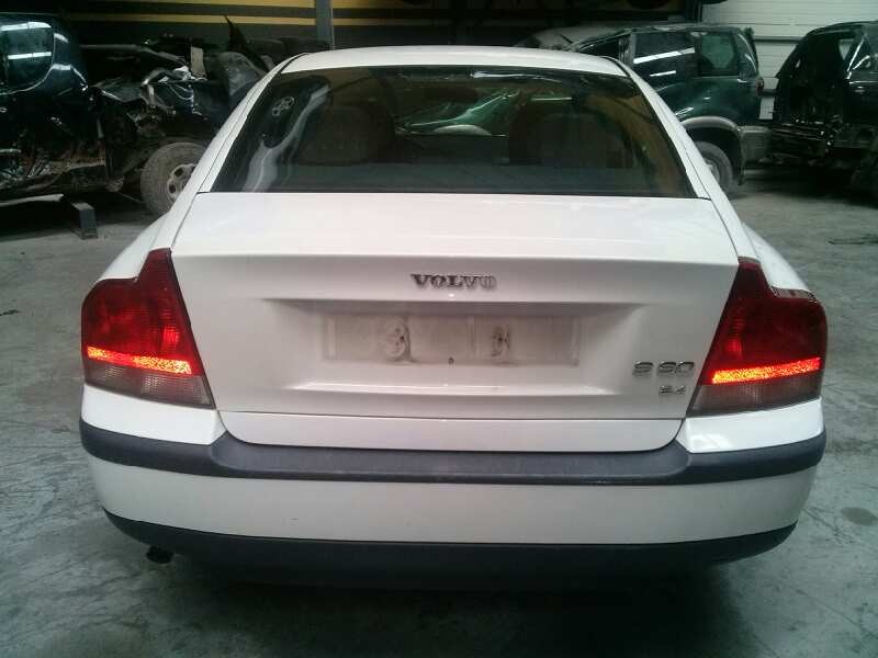 volvo s60 berlina del año 2001