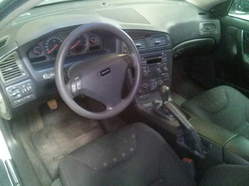 volvo s60 berlina del año 2001