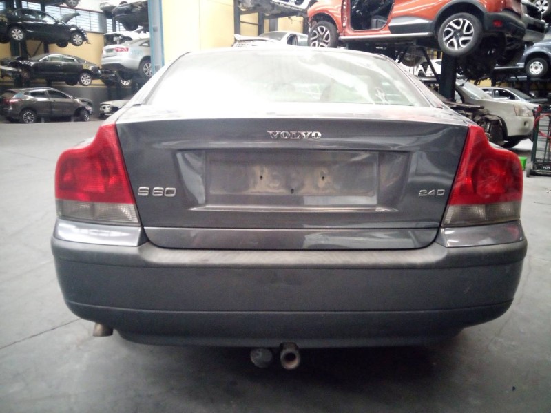 volvo s60 berlina del año 2001