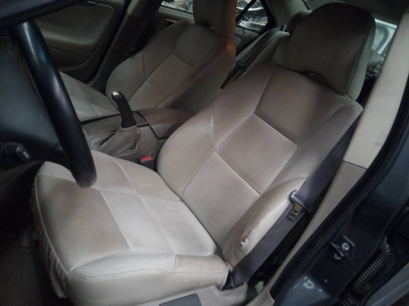 volvo s60 berlina del año 2001