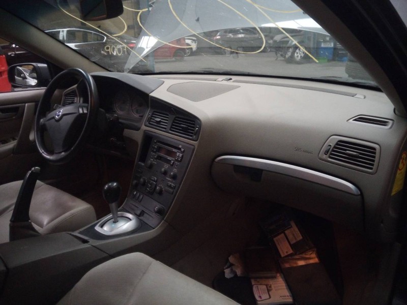 volvo s60 berlina del año 2001