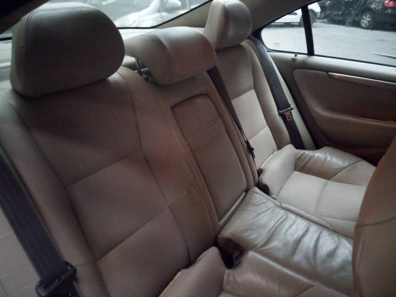 volvo s60 berlina del año 2001