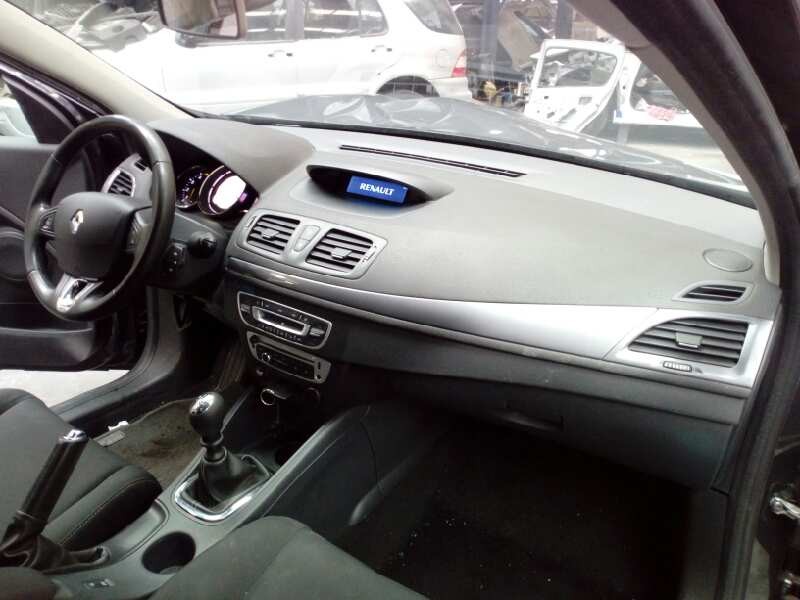 renault megane iii berlina 5 p del año 2015