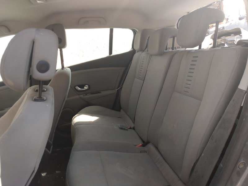 renault megane iii berlina 5 p del año 2010